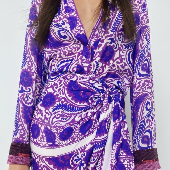 NWT BEADED PRINTED PURPLE BLOUSE. - Picture 3 of 6